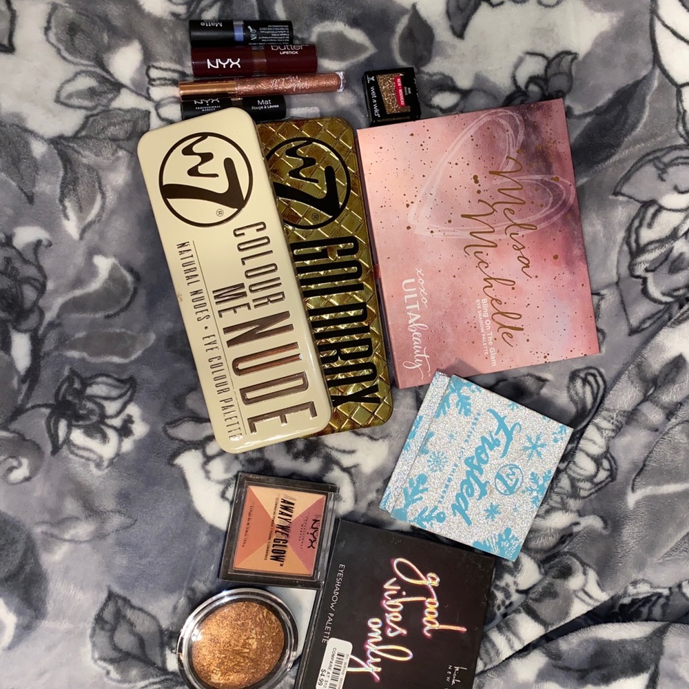 makeup bundle - Picture 3 of 5
